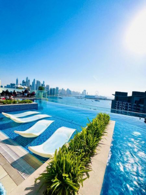 Infinity Pool Studio in Palm Jumeirah on Exclusive West Beach